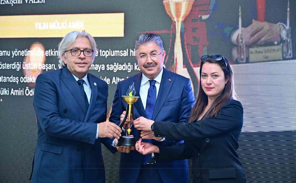 Eskişehir Valisi Yılmaz, 'Yılın Mülki İdare Amiri' seçildi