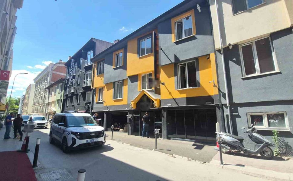 Eskişehir'de 30 yaşındaki genç adam evinde ölü bulundu