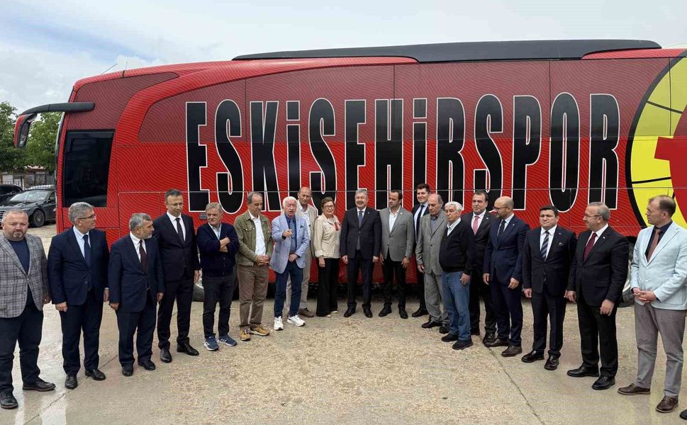 Eskişehir'de Fethi Heper Spor Ortaokulu düzenlenen törenle hizmete açıldı