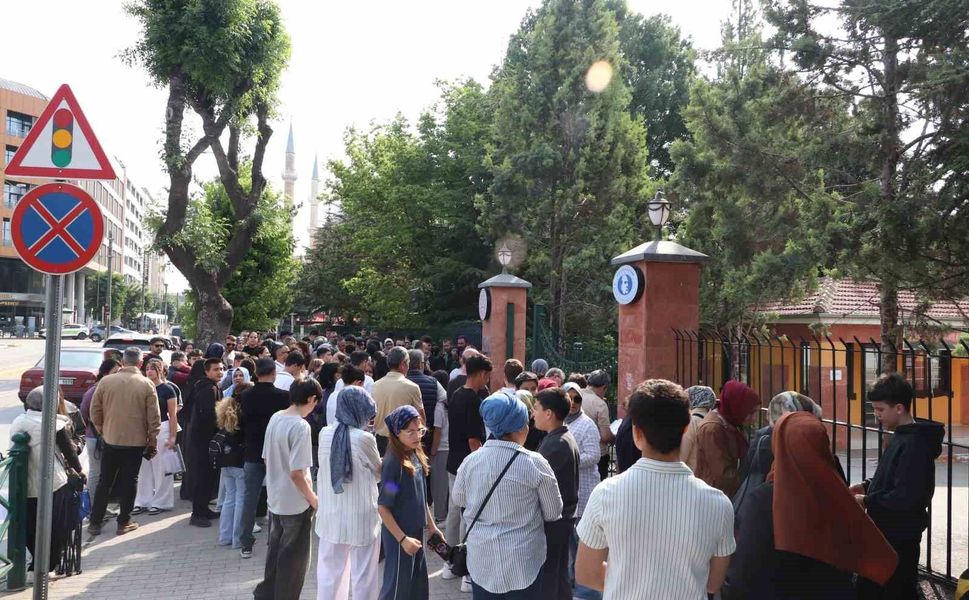 Eskişehir'de LGS heyecanı sabahın erken saatlerinde başladı