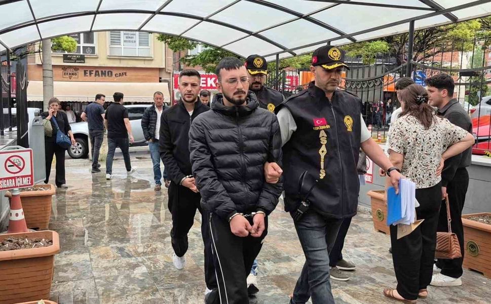 Eskişehir'de silahlı kavga olayının 2 şüphelisi adliyeye çıkarıldı