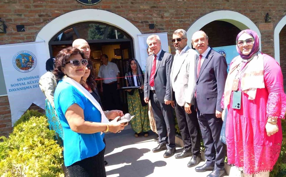 Eskişehir'de yıl sonu 'El Sanatları ve Nakış Sergisi' açıldı