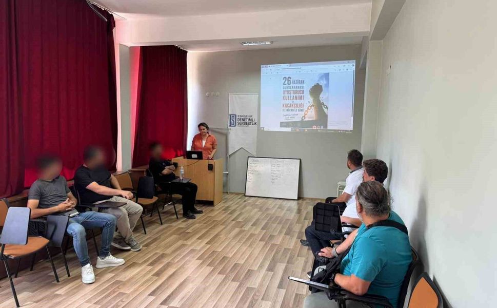Eskişehir'de yükümlülere 'Uyuşturucuyla Mücadele' semineri verildi