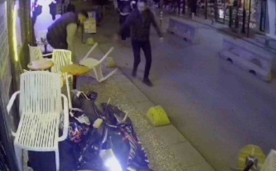 Eskişehir'in en sosyal sokaklarından birinde kaza ve gürültü eksik olmuyor