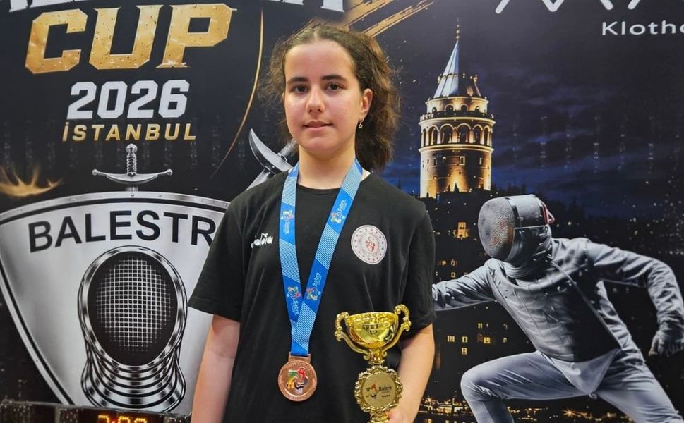 Eskişehirli eskrimciler uluslararası turnuvaya damga vurdu