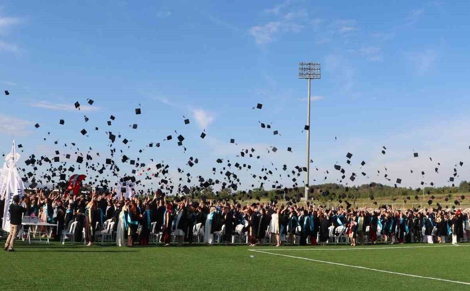ESOGÜ'de mezuniyet coşkusu yaşandı