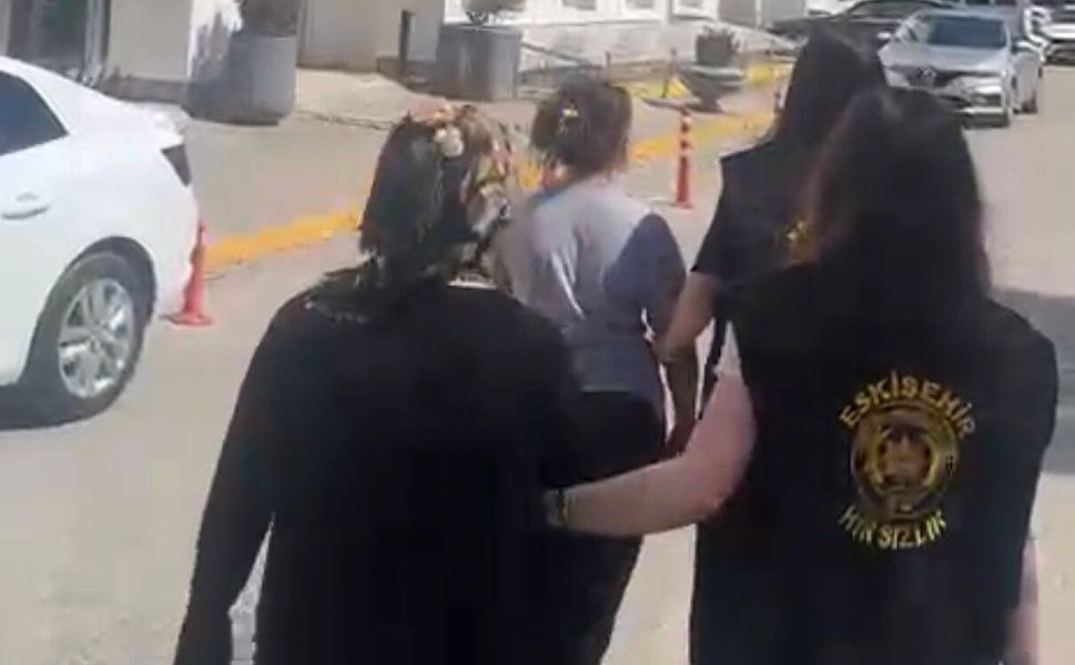 Hırsızlıktan 49 yıl hapis cezası bulunan kadın son soygununda yakayı ele verdi