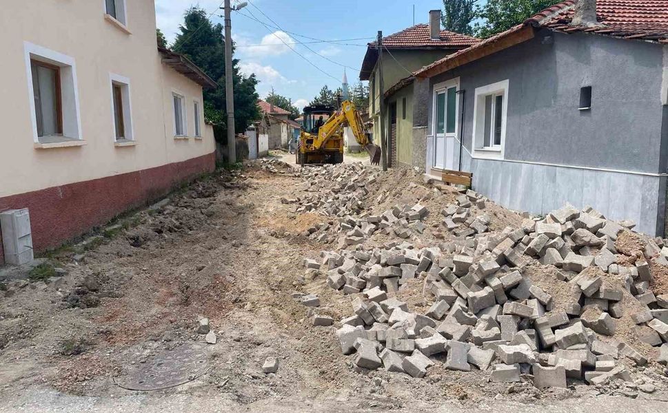 İnönü'de bozulan yollar yenileniyor