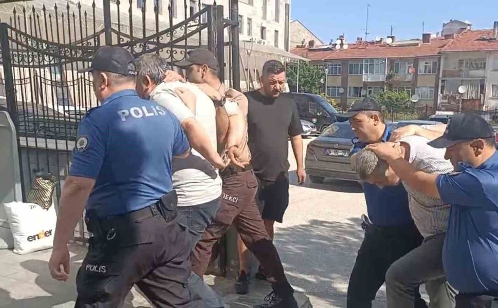 Okul girişinde bekçiyi darp eden 2 şahıs tutuklandı