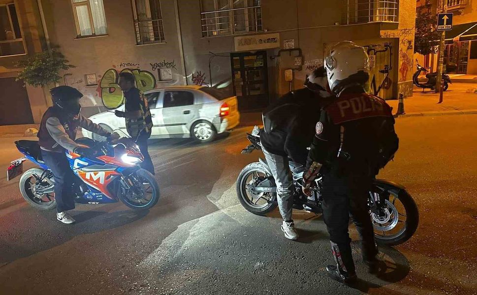 Tacize kadar varan sorunların olduğu sokakta polis denetimi
