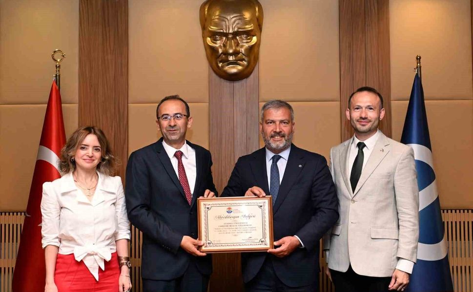 TURAK'tan Anadolu Üniversitesi EMYO'ya akreditasyon plaketi