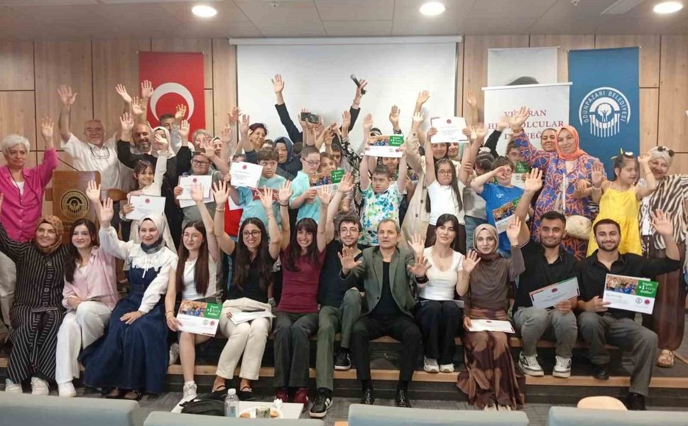 Türkiye Down Sendromu Derneği ve Veteran Hentbolcular Derneği'nden anlamlı sertifika töreni