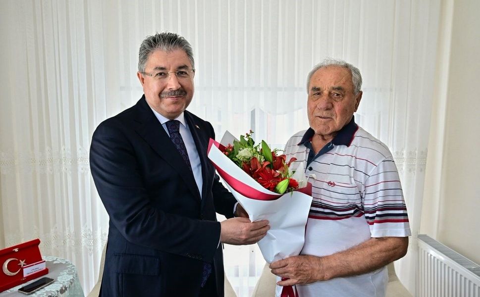 Vali Yılmaz, Babalar Günü'nde şehit ailesini ziyaret etti