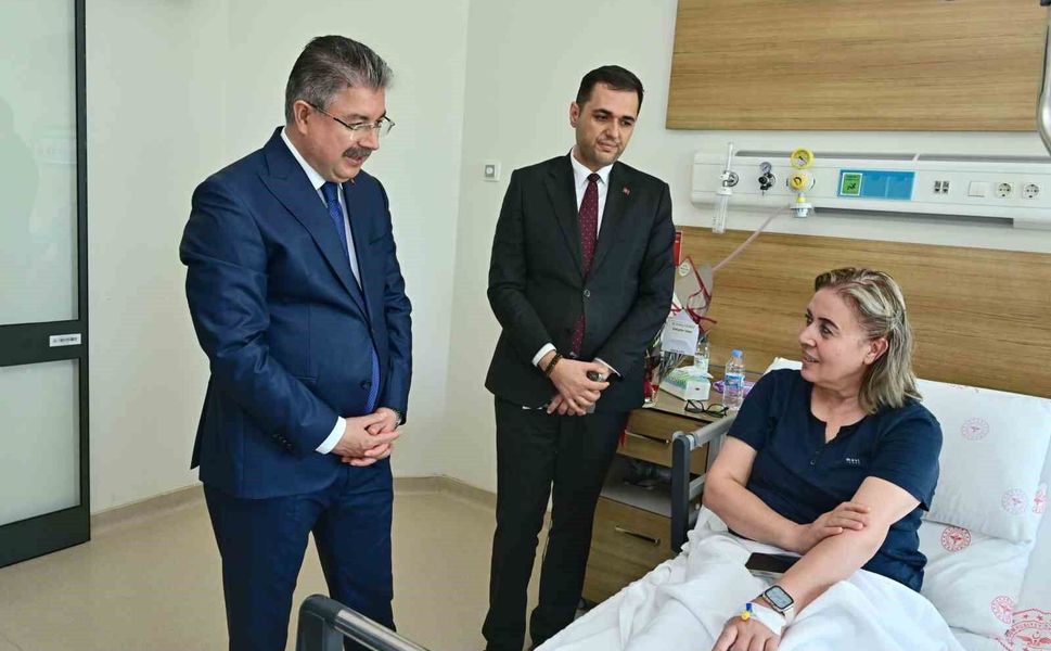 Vali Yılmaz'dan şehitin kardeşine 'geçmiş olsun' ziyareti