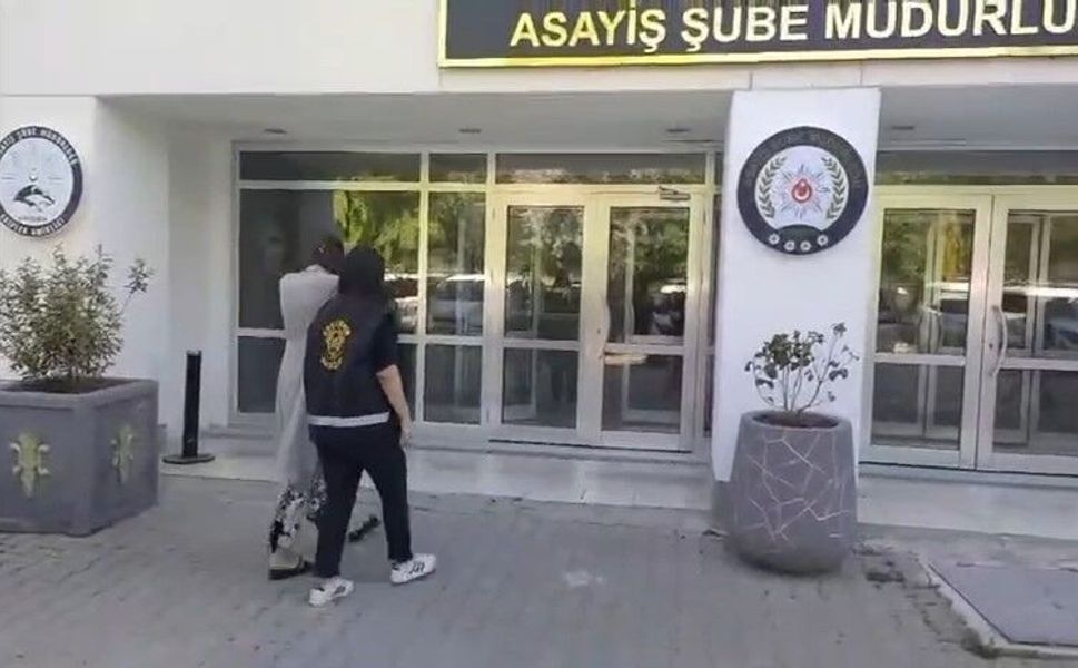 'Yardım' bahanesiyle 87 yaşındaki adama yaklaşan kadın, 10 bin lirasını çaldı