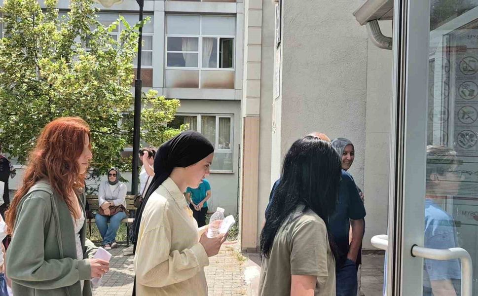 YKS'ye tanımadığı araçla yetişen de oldu, saniyelerle kaçıranlar da