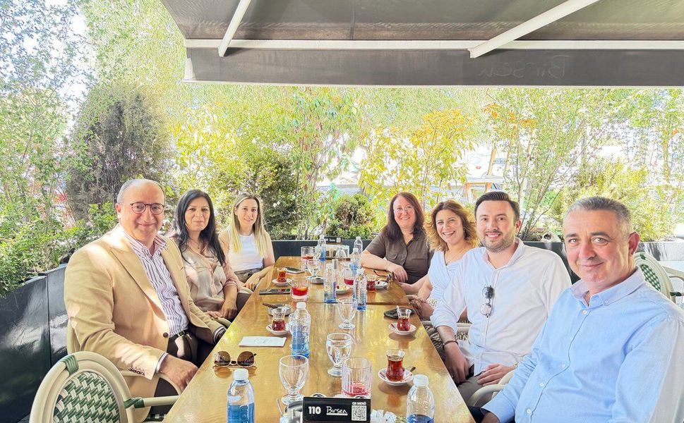 Dündar Ünlü, İşletmesinin  Kuruluşunun 20.Yılını Çalışanlarıyla Kutladı