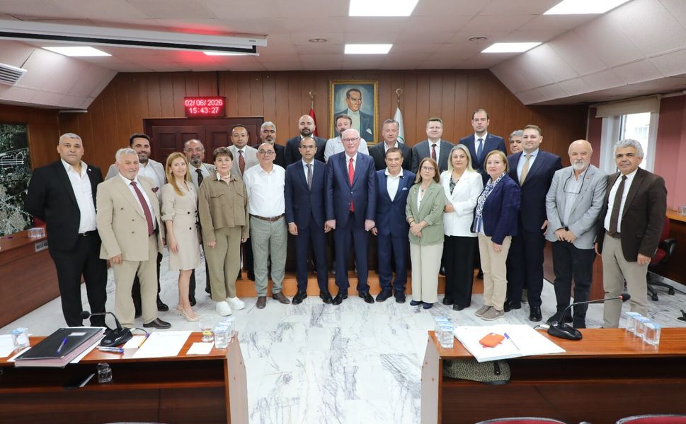 CHP'li Meclis Üyeleri Mutlak Özgür Özel'in Yanında