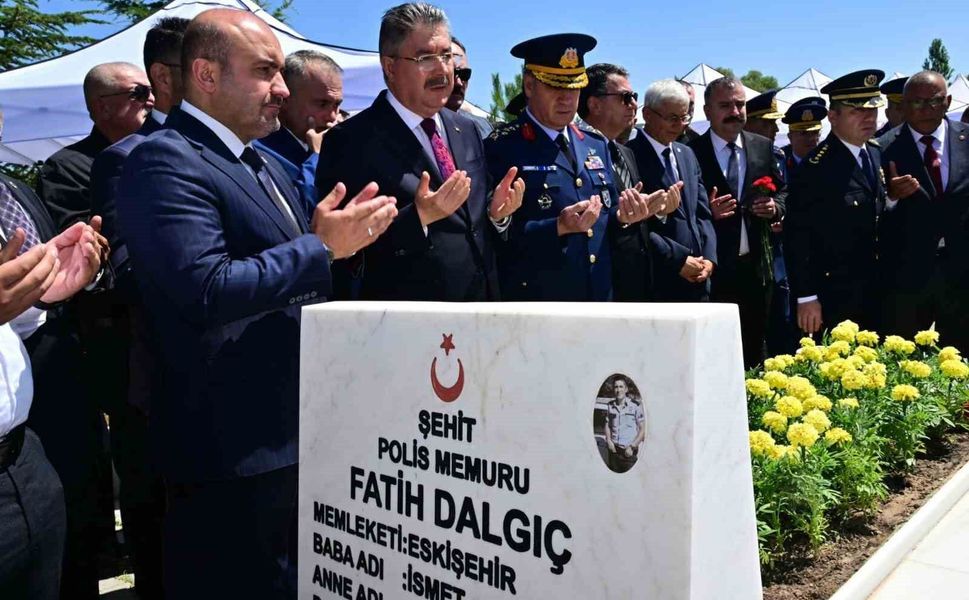 15 Temmuz Şehidi Fatih Dalgıç kabri başında dualarla anıldı