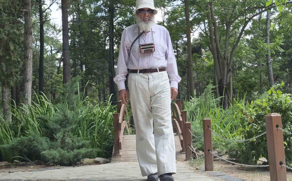 76 yaşındaki Sait dede teknolojiyi reddetti, yol arkadaşı sadece radyosu oldu