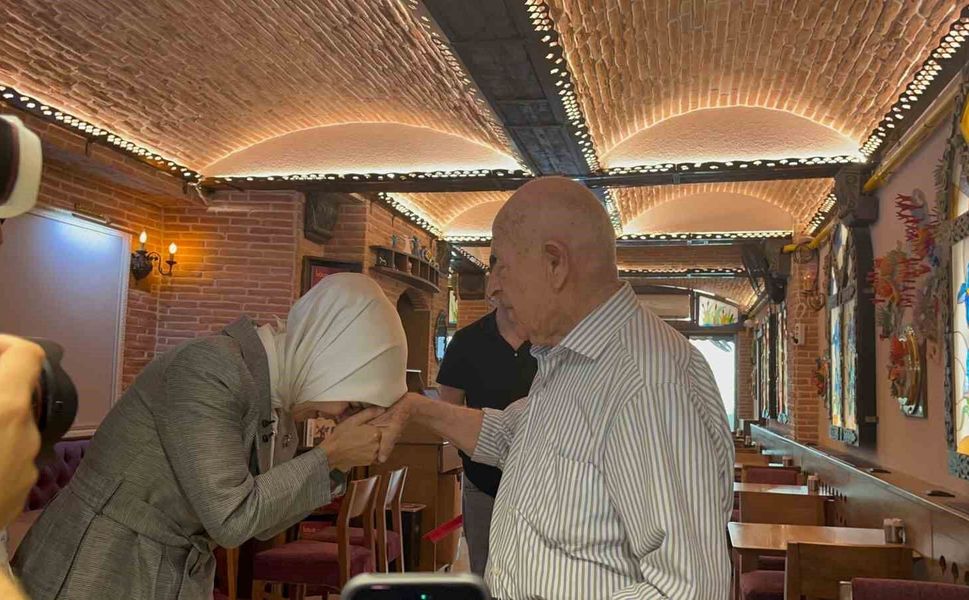 Bakan Göktaş Eskişehir esnafıyla buluştu