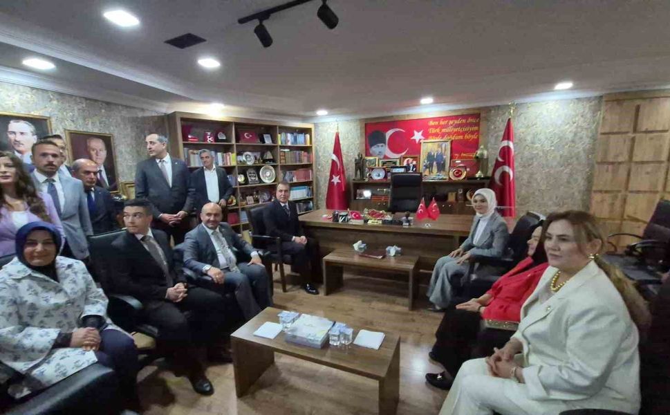 Bakan Göktaş'tan MHP Eskişehir İl Başkanlığı'na ziyaret