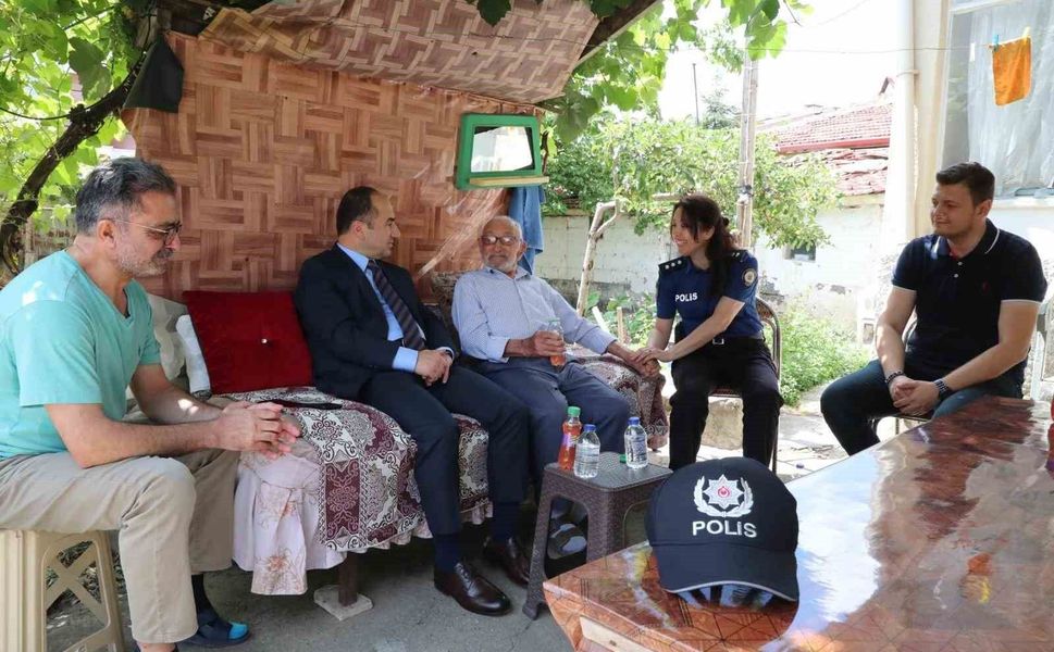 Eskişehir İl Emniyet Müdürü Yılmaz'dan şehit babasına anlamlı ziyaret