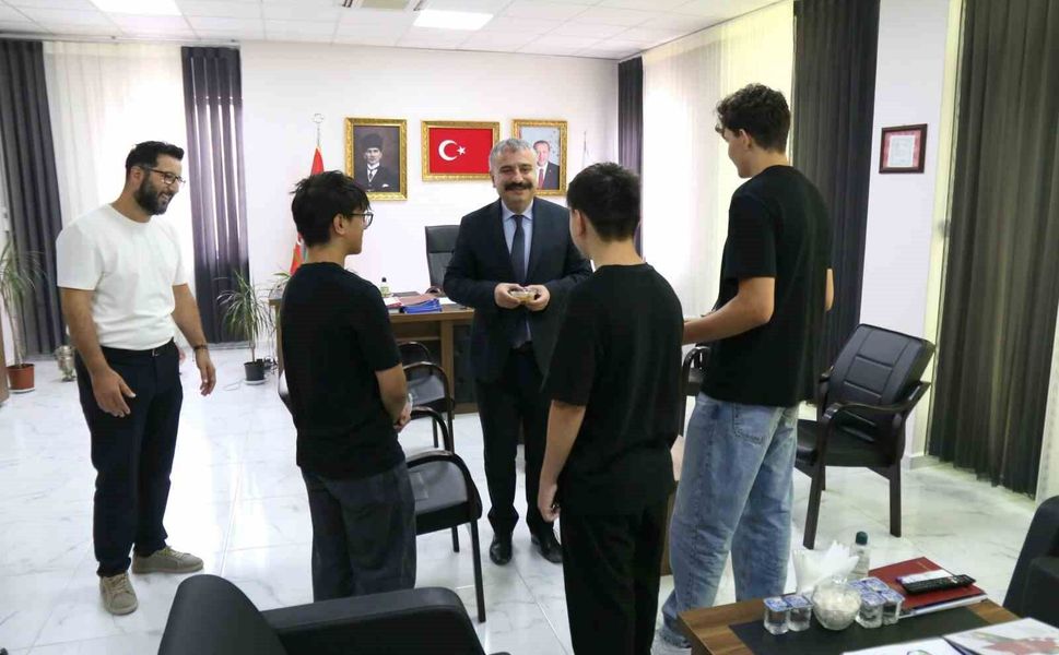 Eskişehir'de çocuk evleri sitesi sakinlerinden anlamlı aşure etkinliği
