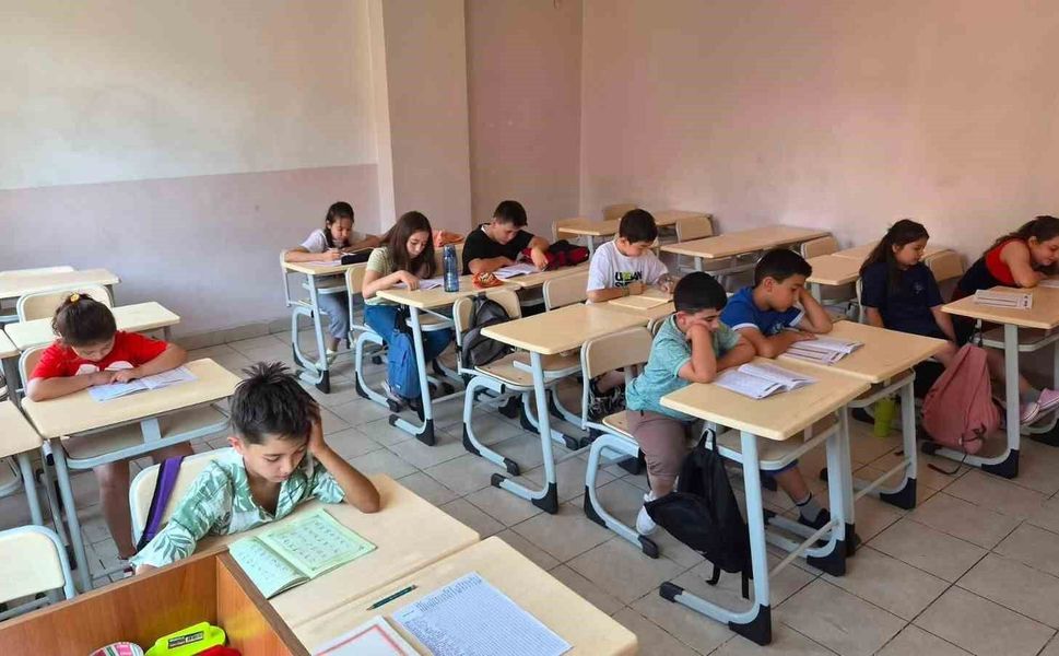 Eskişehir'de gençler yaz okulunda hem eğleniyor hem öğreniyor