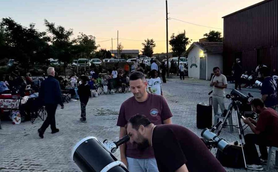 Eskişehir'de gökyüzü heyecanı: Vatandaşlar gezegenleri yakından gözlemledi