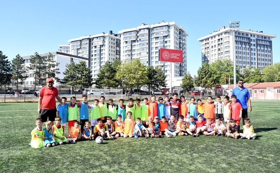 Eskişehir'de GSB Spor Okulları'nda futbol heyecanı hız kesmiyor