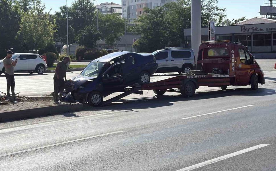 Eskişehir'de hatalı manevra kaza getirdi: 1 yaralı