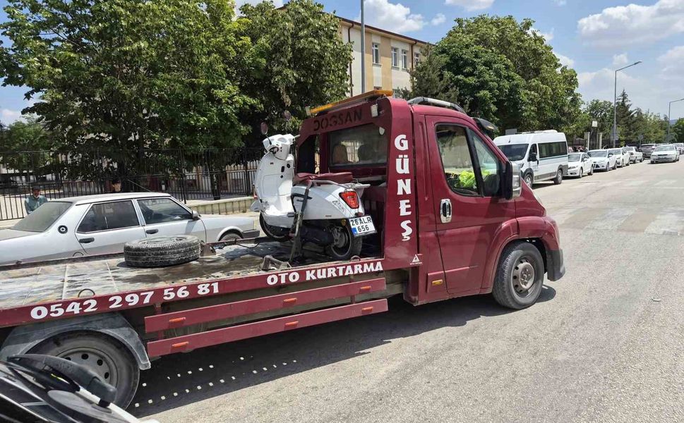Eskişehir'de hatalı U dönüşü kazaya sebep oldu: 1 yaralı