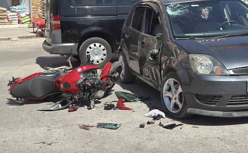 Eskişehir'de manevra yapan otomobile motosiklet yandan çarptı: 1 yaralı