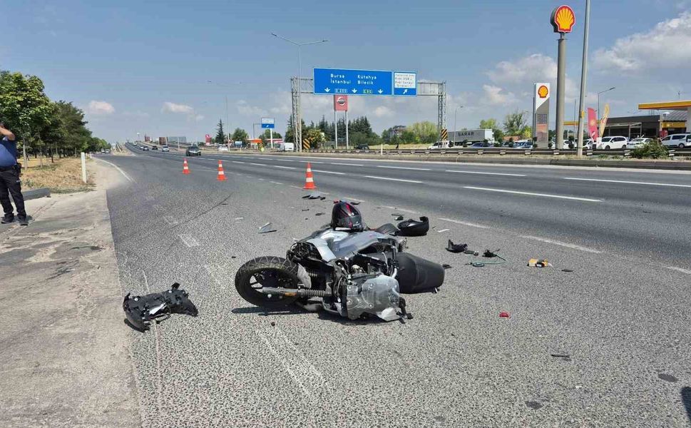 Eskişehir'de otomobile arkadan çarpan motosikletli yaralandı