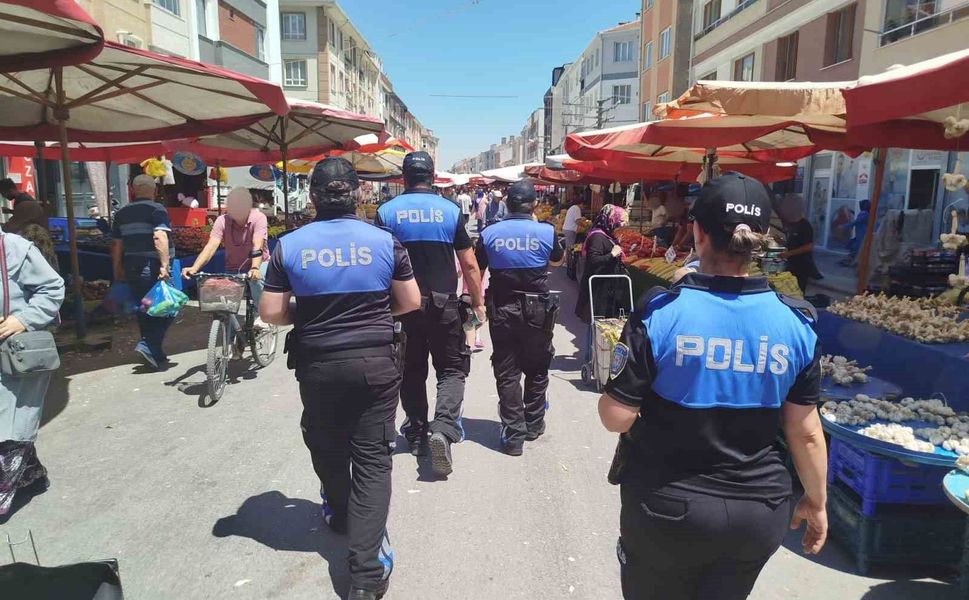 Eskişehir'de polis vatandaşları hırsızlık ve dolandırıcılık olaylarına karşı bilgilendirdi