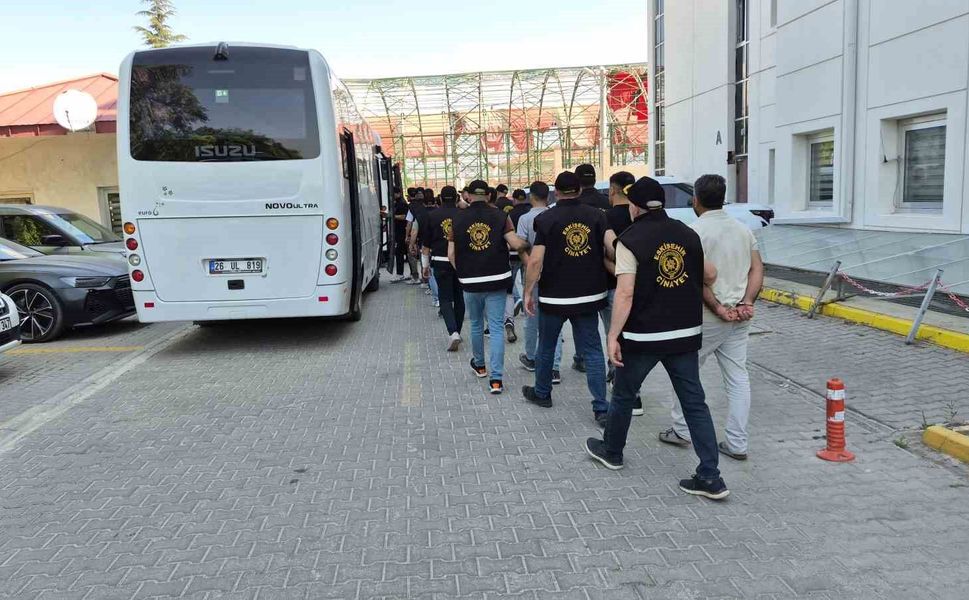 Eskişehir'de polisin de yaralandığı kavga ile ilgili 18 şüpheli adliyeye sevk edildi