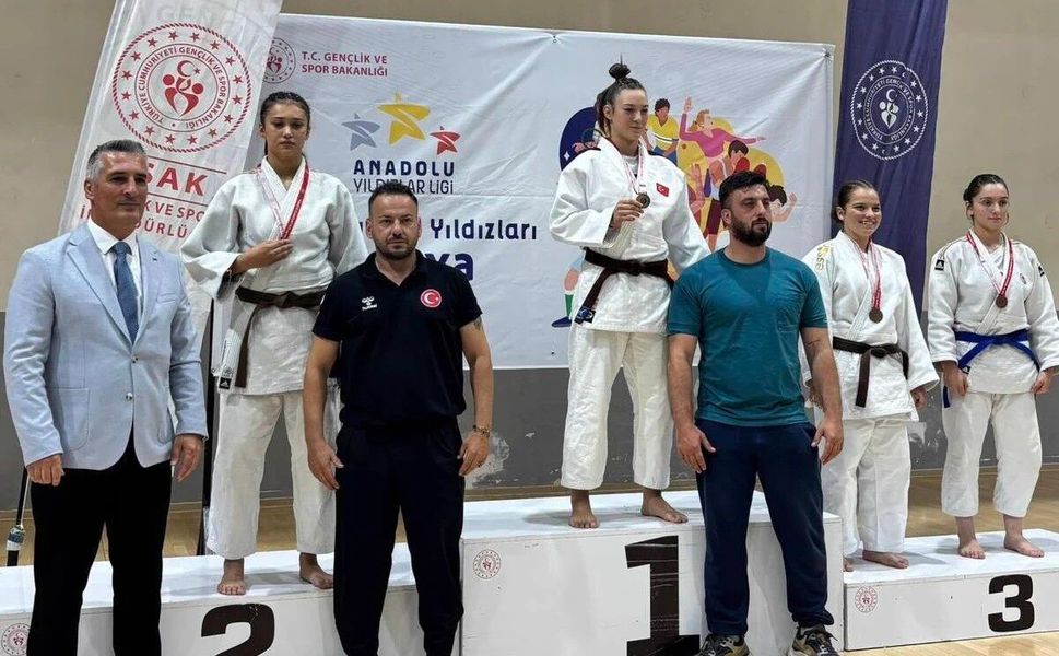 Eskişehirli judoculardan Analig'de büyük başarı: Kız takımı yarı finalde