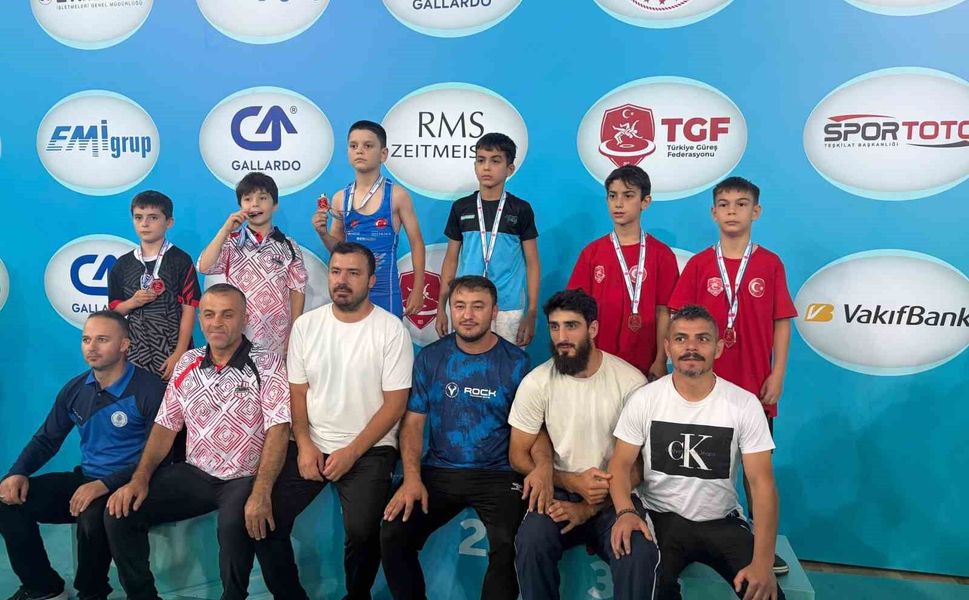 Eskişehirli minik güreşçi Ahmet Efe Aykol Türkiye 5'incisi oldu