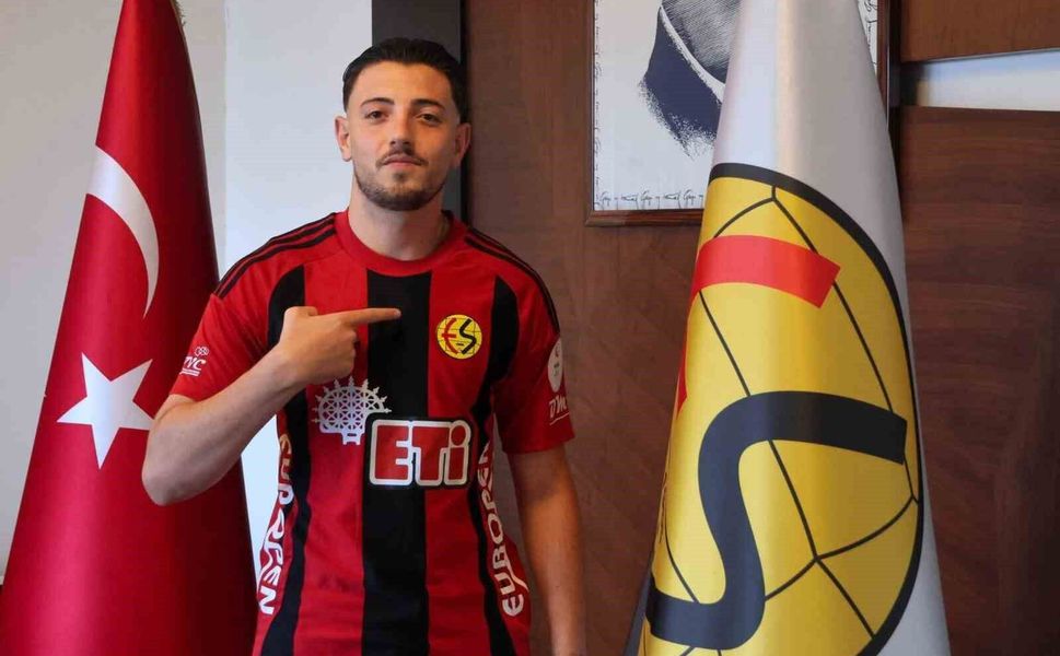 Eskişehirspor'da çifte imza: Ahmet Lütfi Kara ve Arda Okumuş ile anlaşma sağlandı