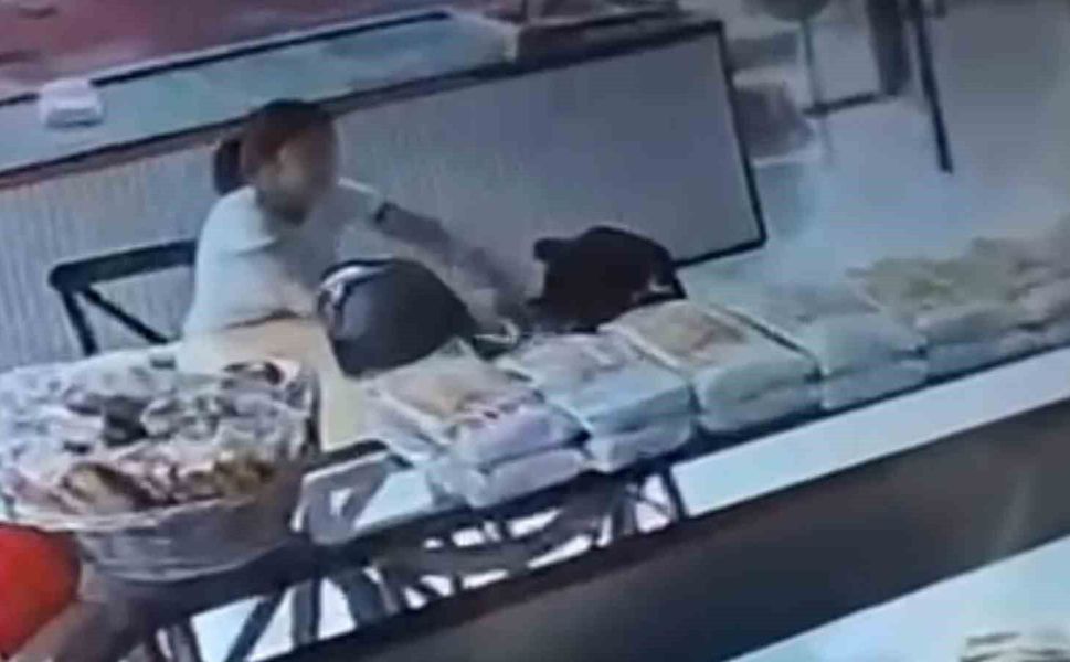 Fırında 'pes' dedirten hırsızlık: Çayına şeker attı, şekerliği çantasına sakladı