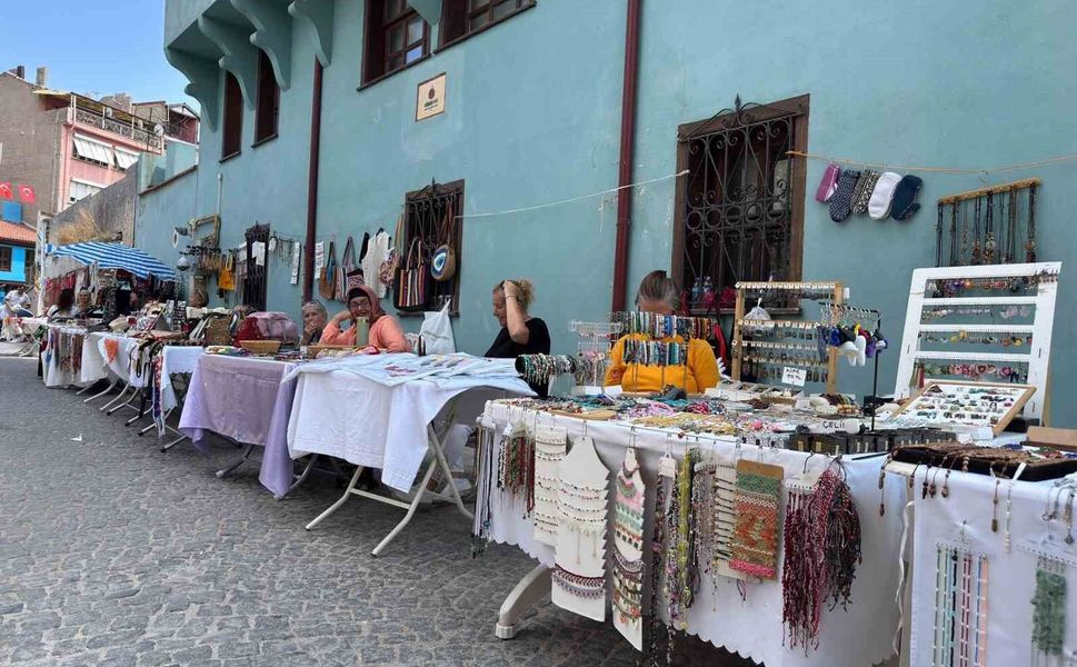 Kadın girişimciler geleneksel zanaatları modern tasarımlarla buluşturuyor