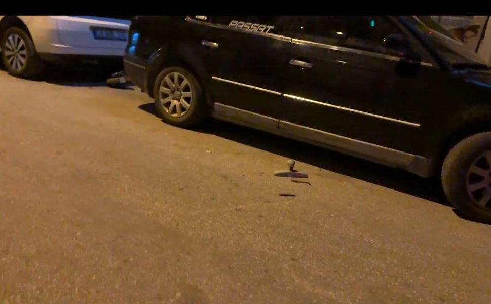 Kavga eden grup polisi görünce dağıldı, geriye kol saati ve kapı kolu kaldı
