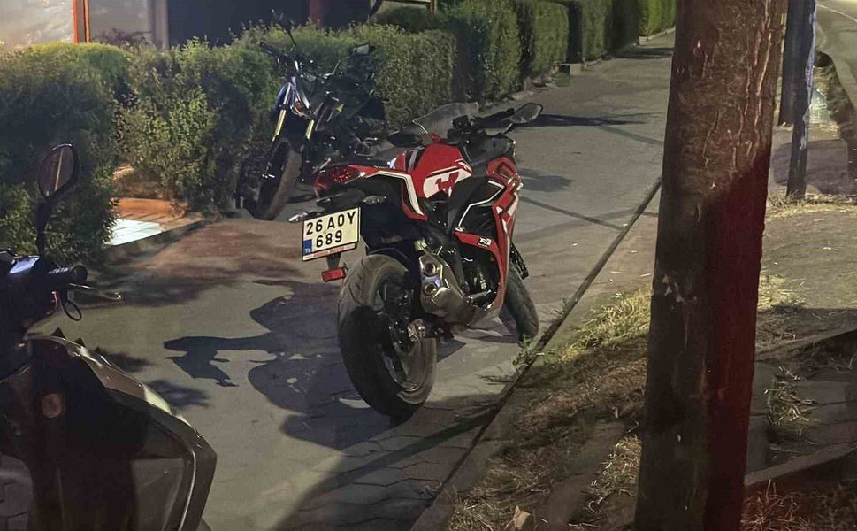 Önüne köpek fırlayan motosikletli, kaza yapıp kendi çağırdığı ambulansı reddetti