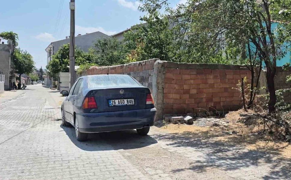 Otomobilin elektrik aksamından çıkan yangın aracı kullanılamaz hale getirdi