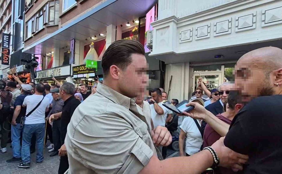 Özgür Özel'in Eskişehir programında koruma krizi: Aynı koruma yine basını hedef aldı