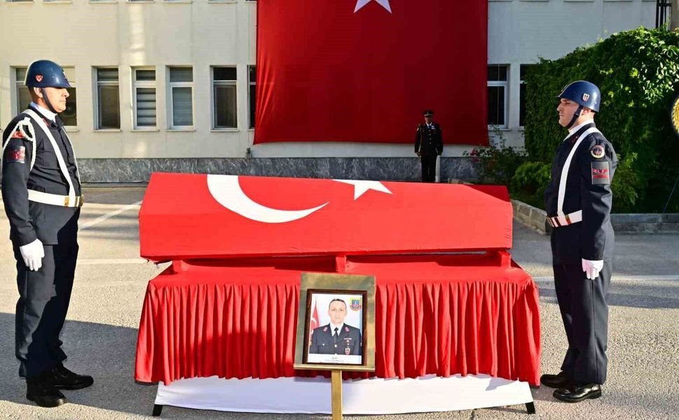 Şehit Uzman Çavuş Mehmet Demirbaş için Eskişehir'de tören düzenlendi