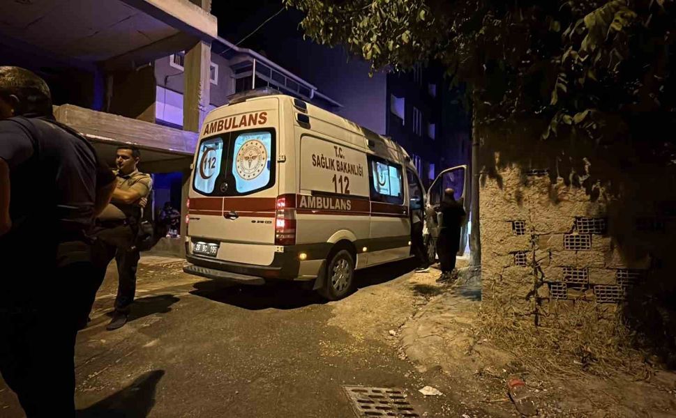 Sevgilisi ile tartışıp kendini bıçaklamaya çalışan şahıs ekipleri harakete geçirdi