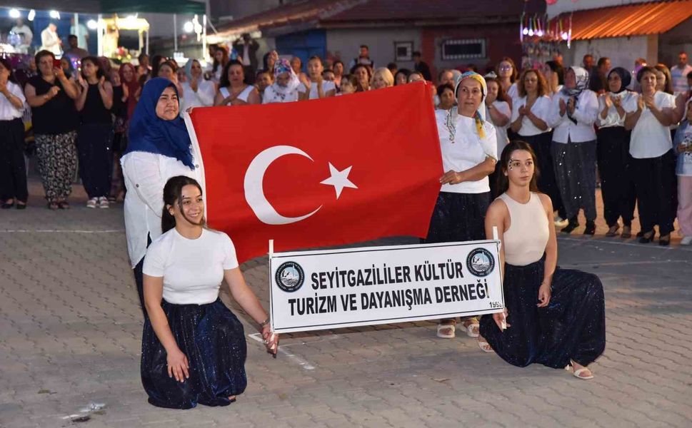 Seyitgazi'deki Şalvar Gecesi'nde renkli görüntüler