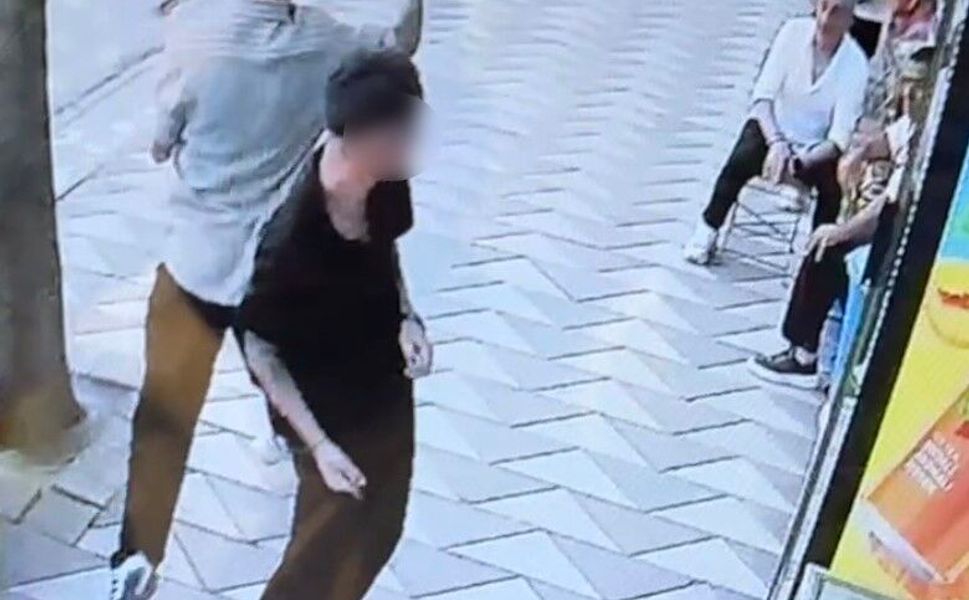 Sokak ortasında bıçaklı ve silahlı kavga: 1 yaralı